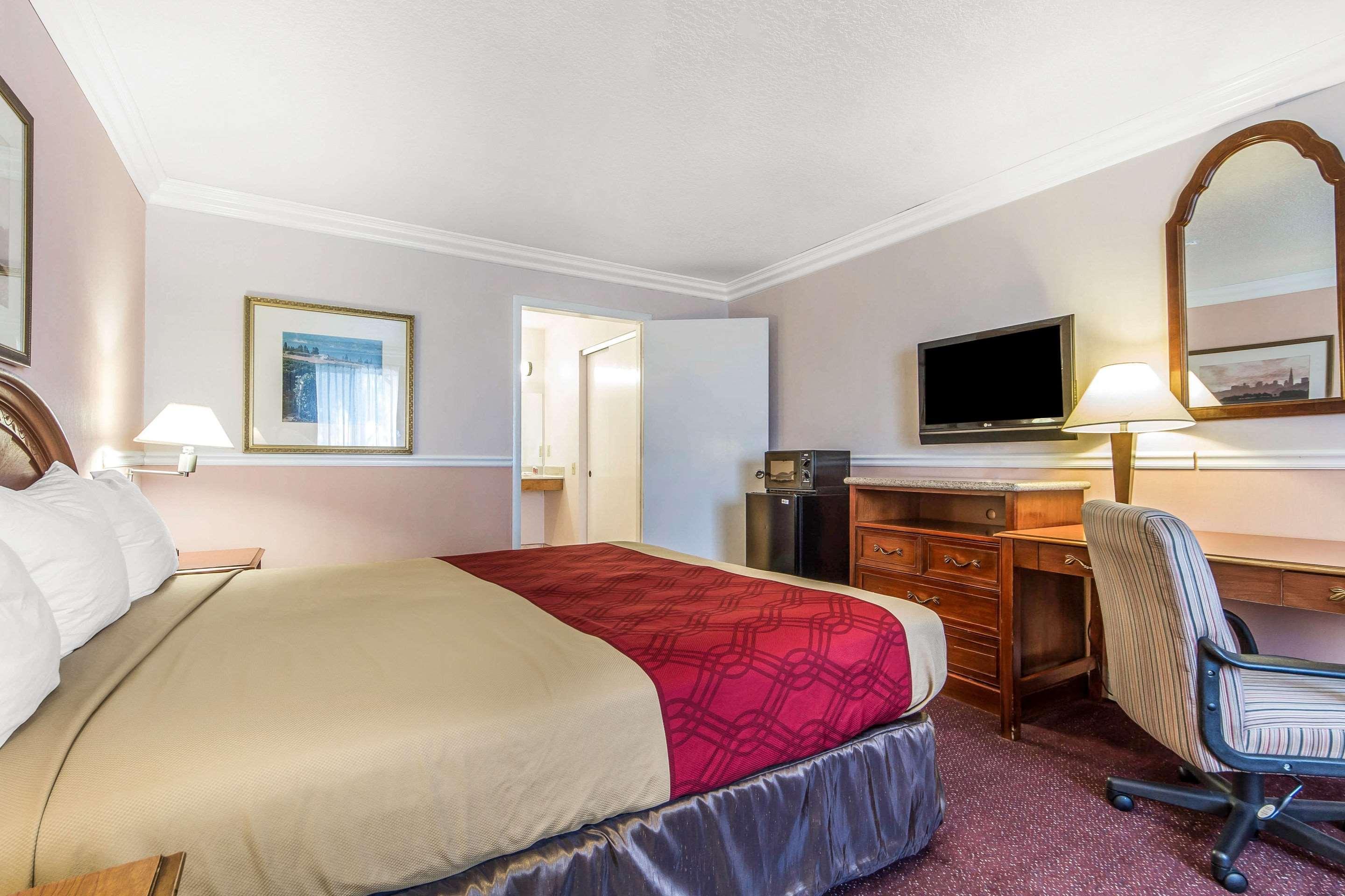 Econo Lodge Castro Valley I-580 Экстерьер фото